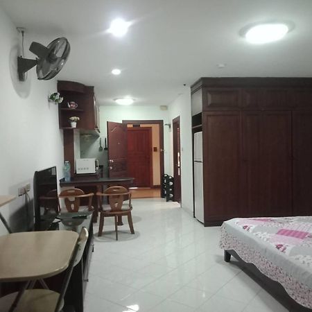 View Talay 2 Suite Apartments Джомтиен Бийч Екстериор снимка