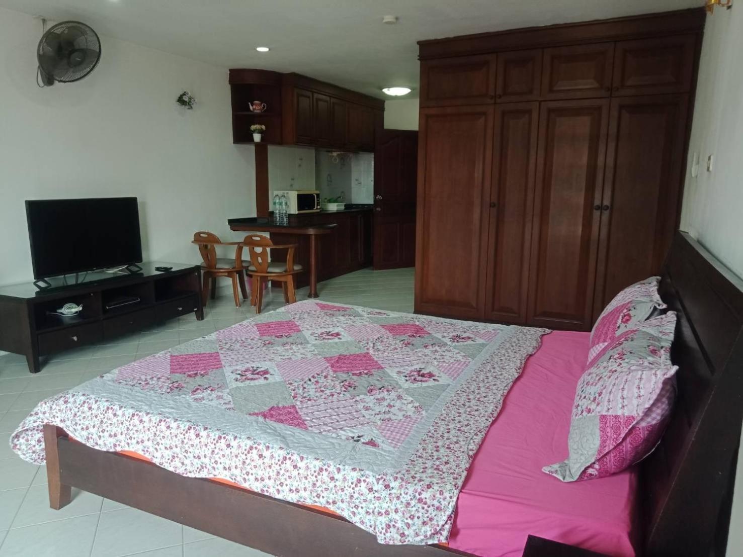View Talay 2 Suite Apartments Джомтиен Бийч Екстериор снимка