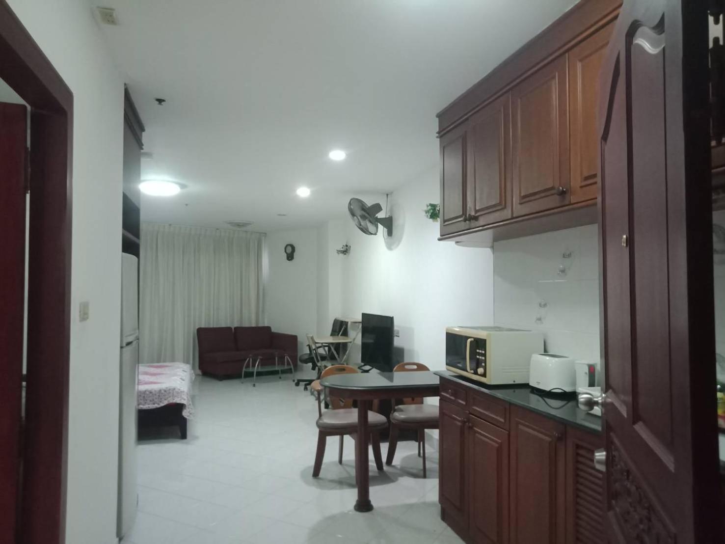 View Talay 2 Suite Apartments Джомтиен Бийч Екстериор снимка