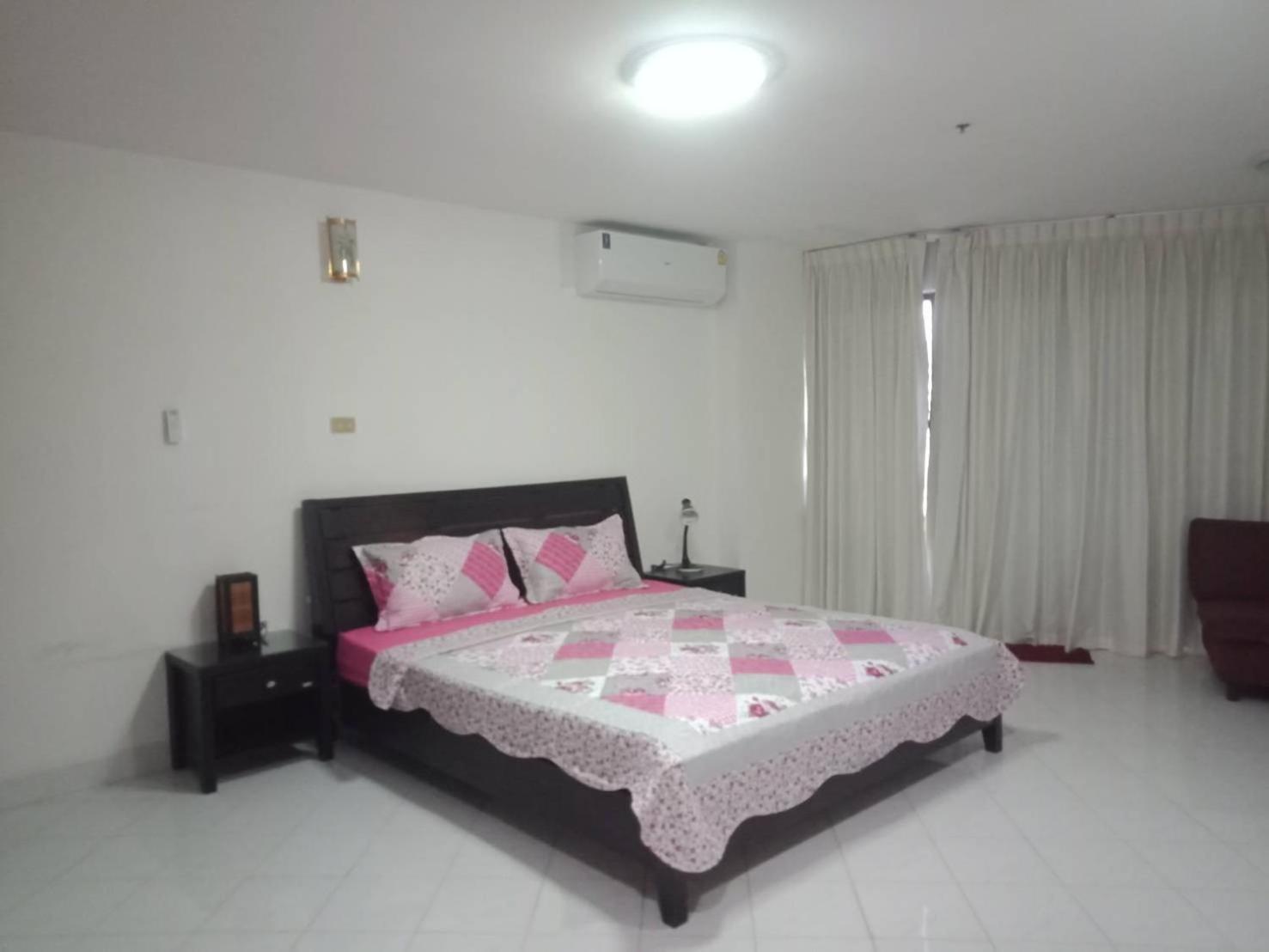 View Talay 2 Suite Apartments Джомтиен Бийч Екстериор снимка